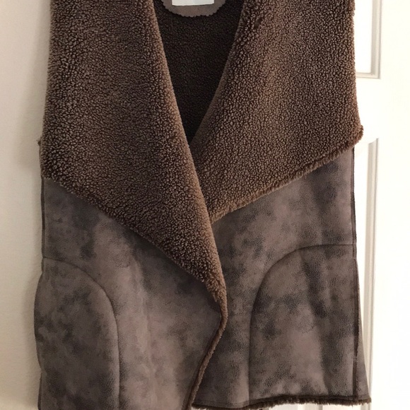 Sherpa lined, weathered suede like vest jacket M/L - Picture 3 of 5